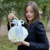 Кустовая белая хризантема Балтика в корзине