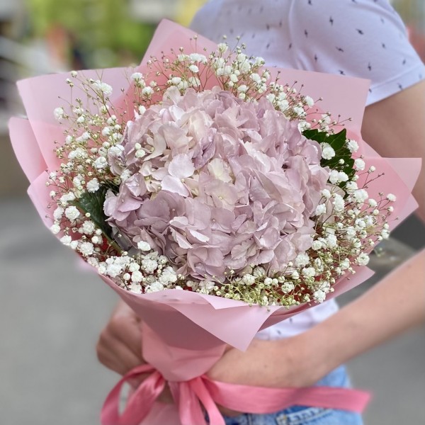 Жемчужная гортензия с гипсофилой