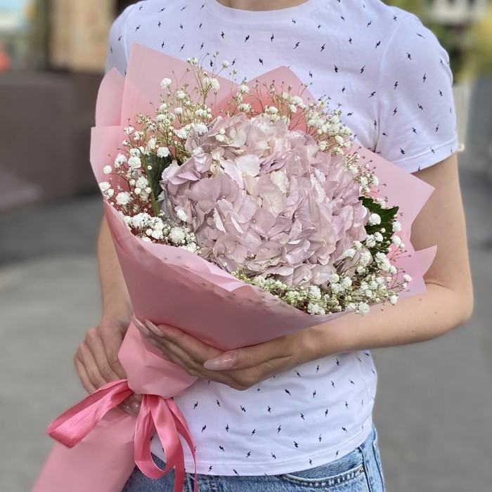 Жемчужная гортензия с гипсофилой