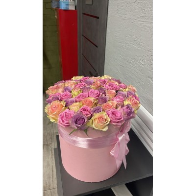 Фото отзыв: Заказала букет с другой страны по ватсапу, всё прошло отлично и быстро. Моя именинница очень довольна. Спасибо большое вашей команде.