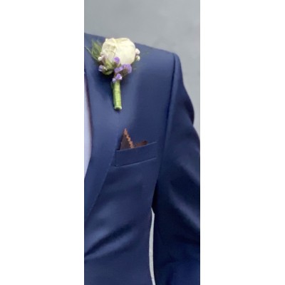 Фото отзыв: Потрясающий букет! Нежный, красивый! В нём прекрасно всё: и аромат, и цвет, и композиция! Бутоньерка смотрелась щикарно!<br />
Огромнейшее спасибо флористам!