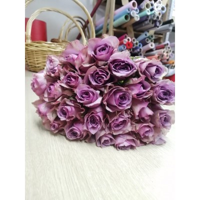 Фото отзыв: Замечательно! Ехали в гости, по пути нигде не нашли цветочных магазинов, заказали здесь, привезли быстро, цветы замечательные, будем ещё обращатся.