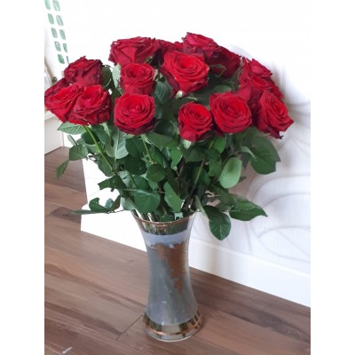 Фото отзыв: Спасибо за букет! Очень красивый. Свежие цветы. Очень нежный аромат. Доставка в указанный интервал.