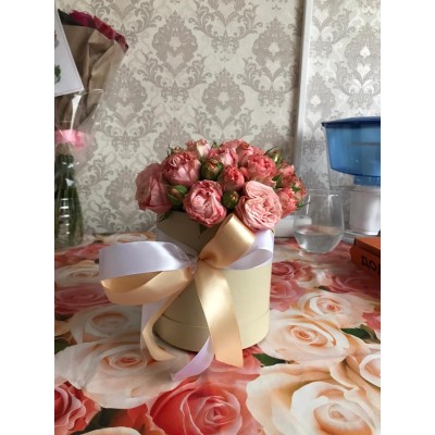 Фото отзыв: Очень вежливый менеджер, все подробно рассказал. Перед доставкой мне прислали заказанный букет. Доставка во время, выполнены все пожелания. Получатель цветов очень доволен видом букета. Спасибо Вам огромное!!! 