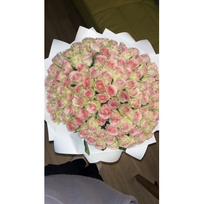 Фото отзыв: Красивый букет,соответствует фото и описанию.Быстрая и своевременная доставка.Спасибо ????