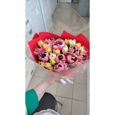 Фото отзыв: Спасибо большое!!! Цветы получили вовремя, красивые и свежие!!! Настоящие профессионалы ❤️❤️❤️