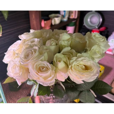 Фото отзыв: Букет шикарный, свежий, доставили всё вовремя, очень довольна