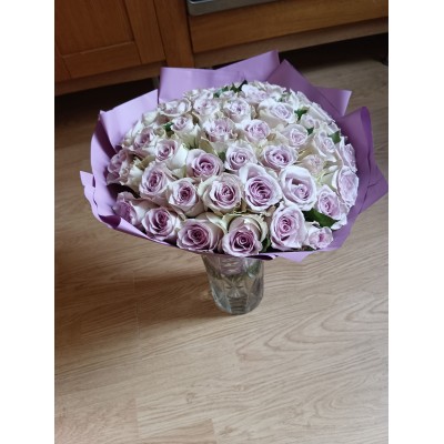 Фото отзыв: Первый раз заказывала, всё супер, отправили фото готового букета, курьер позже связался со мной. Именинница была довольна. Будем ещё у вас заказывать, спасибо))) 