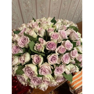 Фото отзыв: Заказала маме букет на др из 101 розы Морнинг дью. Очень осталась довольна и мама и я . На второй день бутоны раскрылись и стали еще красивее. Спасибо за быструю доставку.