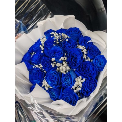 Фото отзыв: Заказывала сегодня букет синих роз!<br />
На самом деле очень переживала на счёт доставки,и какие по свежести будут цветы!<br />
Курьер привёз в определённое время, спасибо, не подвёл.<br />
Девочки флористы были всегда на связи, на мои вопросы отвечали сразу, отдельное им спасибо.<br />
Цветочки пришли свежии, красивые, аккуратно сделан букет! Ни капельки не пожалела, что заказала именно на этом сайте! Рекомендую!<br />
Если буду ещё заказывать, то только здесь! 