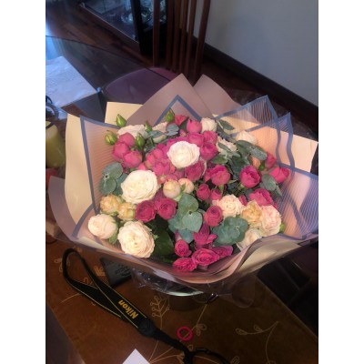 Фото отзыв: Прекрасный букет« Утро в Милане «!!Розы пахнут! Спасибо ! Все четко, быстро, оперативно! Заказываю уже второй раз, никаких проблем и нареканий ! Свежие цветы! И очень интересные композиции.