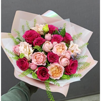 Фото отзыв: Доставили вовремя,  заказывала букет для мамы малиновый рай, очень красивый. Спасибо!!!