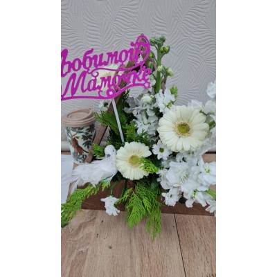 Фото отзыв: Заказала мамочке на день мамы необыкновенный букет из деревянного домика с птичкой и нежными цветами. Заказ приняли быстро, доставили в целости и сохранности со скоростью ветра, промокод на скидку экономит на доставке. Букет шикарный, спасибо большое, мамочка довольна. 