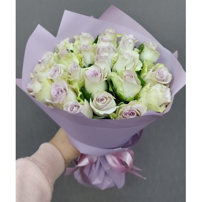 Фото отзыв: Благодарим команду за прекрасную работу! Заказ был выполнен в срок. Цветы замечательные. Друзья в восторге от сюрприза! 