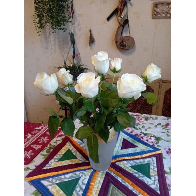 Фото отзыв: Букет  на 5 +очень красивый и пахнет! Подружка моя очень довольна! Доставка в указаное время. Рекомендую. Вернусь еще не раз, за прекрасными букетами и подарками.