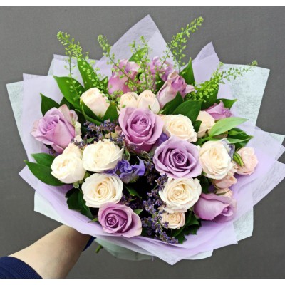 Фото отзыв: Огромное спасибо за чудесный букет, оперативное  выполнение заказа и положительные эмоции от покупки в Вашем магазине. Надеюсь заглянуть к Вам ещё не раз. Всем причастным - здоровья и процветания.