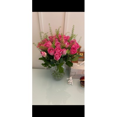 Фото отзыв: Заказывала подруге на день рождения букет цветов. Мне понравилось всё от сборки букета до доставки получателю. Собрали отличный красивый букет, очень нежный и свежий. Доставка была строго в оговоренное время. Менеджеры постоянно были на связи, не приходилось никого искать. Получатель (именинница) осталась довольна и меня такой подход к работе тоже очень порадовал. Большая благодарность за проделанную работу! Буду заказывать ещё.