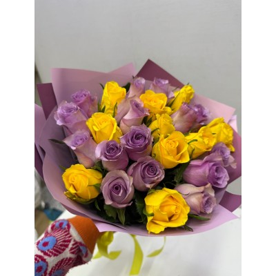 Фото отзыв: Отличный букет. Оперативная работа. Цена-качество достойные! Заказываю у вас не первый год цветы. Пусть ваша команда процветает !  Молодцы. 