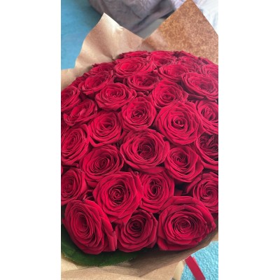 Фото отзыв: Отличный букет. Супруга в восторге. Доставили вовремя. Цветы свежие, аккуратно  оформлены. Приятно работать с такими людьми.