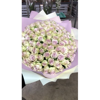 Фото отзыв: Сегодня привезли 101 розу, привезли быстро качество супер, выглядит огонь. Короче, я доволен на все сто и теперь я Ваш клиент )))