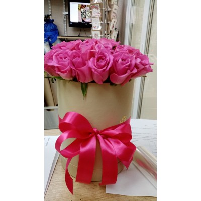 Фото отзыв: Спасибо, все очень хорошо! Розы свежие, красивая коробка. Заказывала для подарка, получатель доволен.