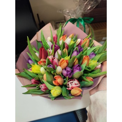 Фото отзыв: Всё отлично, букет хороший, соответствует фото, доставка в разумное время, удобная ⭐⭐⭐⭐⭐