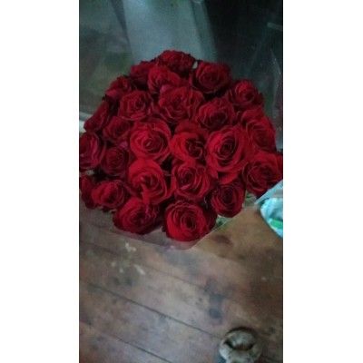 Фото отзыв: Букет просто шикарный,розы пахнут просто бомба. Рекомендую эту цветочную компанию,цены супер.