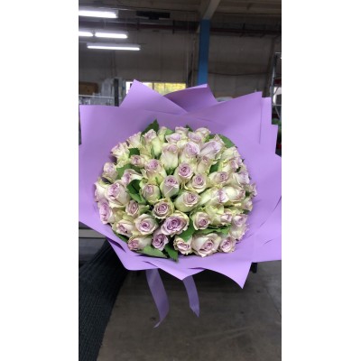 Фото отзыв: Очень долго выбирала букет для сестрёнки, пересмотрев много сайтов, но в этот букет влюбилась с первого взгляда.<br />
Букет шикарный, розочки имеют нежный запах.<br />
Оформила заказ, мне тут же ответили, перед отправкой его сфотографировали и прислали. <br />
Спасибо Вам большое, за такой качественный сервис.<br />
<br />
