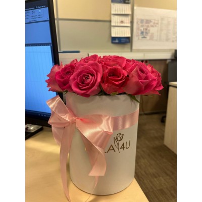 Фото отзыв: Благодарю вас за прекрасный букет к ДР девушки!Вы сделали наше настроение и праздник незабываемыми. Цветы шикарные, сервис безупречный: фото готового букета перед отправкой, чёткая доставка. Пользуемся вашими услугами не в первый раз. Высоко оцениваем вашу работу и рекомендуем знакомым.