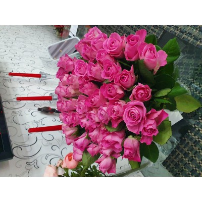 Фото отзыв: Заказываю не первый раз в этом магазине на сайте. Цены доступные. Скидки по промокоду, плюс скидки по баллам полученным за прошлые заказы. Доставка во время, цветы соответствуют фото на сайте (всегда перед отправкой присылали фото!). Девушки флористы молодцы! Буду и дальше заказывать на этом сайте!!!<br />
