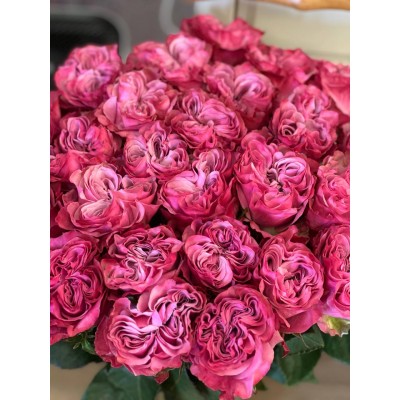 Фото отзыв: Заказала букет роз, и была приятно удивлена как быстро собрали букет. Розы шикарные, именинница осталась не просто довольна, она была в восторге от этого букета. Спасибо большое, с удовольствием буду рекомендовать ваш магазин.