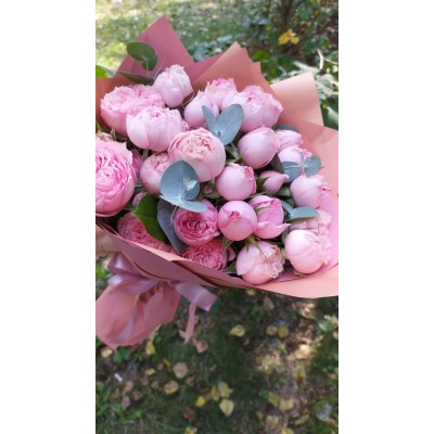 Фото отзыв: Букет великолепен! Такой же, как на сайте. Пионовидные розы Пинк Блоссом очень оригинально выглядят. Цветы свежие, доставка в срок. Отличная работа! 