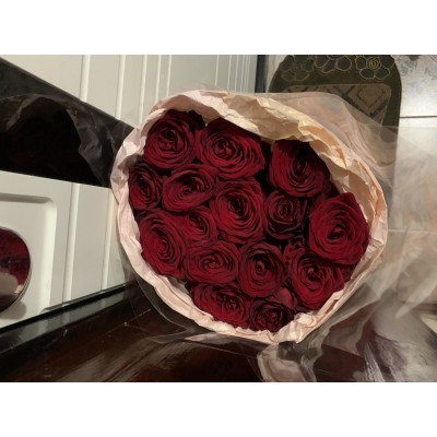 Фото отзыв: Каждый раз заказываю тут цветы и всегда на высшем уровне: цветы свежие, упакованы красиво и быстрая Доставка! Спасибо огромное Вам