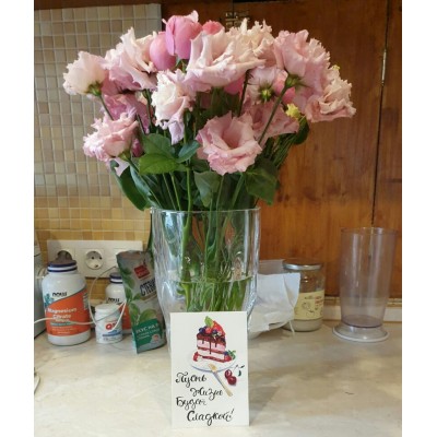 Фото отзыв: Отличный сервис! Все вовремя, прекрасные цветы, заранее сообщили, что букет готов к доставке, выслали фотографию. <br />
Получатель отметил свежесть цветов. Спасибо!