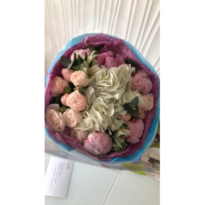 Фото отзыв: Спасибо за цветы! Букет красив, свеж, доставлен во время!