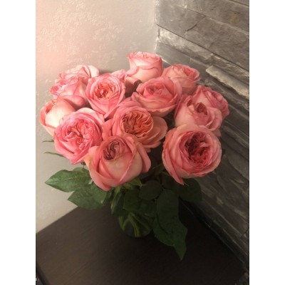 Фото отзыв: Очередной раз всё по высшему разряду!!!! Запах от цветов просто потрясающий !!!!!Большое спасибо !!! Посоветовал нескольким знакомым данный сайт. И у всех всё супер !!!  Ещё раз огромное спасибо вам !!!! Постоянно выручаете 