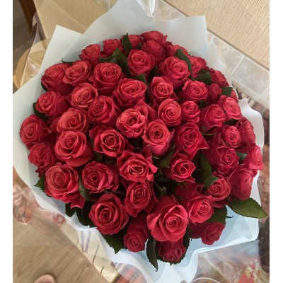 Фото отзыв: Очень красивый букет, свежие розочки, привезли в срок. Буду заказывать в дальнейшем, обслуживание на высоте. 