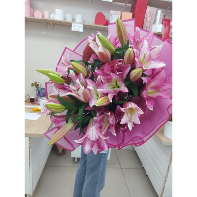 Фото отзыв: Большое спасибо за старания и пунктуальность, букет шикарный, а как пахнет! Ммм!<br />
Все замечательно! :)