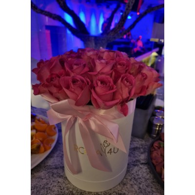 Фото отзыв: Отличный букет, красивый, как попросили, так и оформили, служба доставки доставила, обговорили время, в общем все отлично.