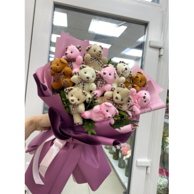 Фото отзыв: Отличный букет и отличная доставка!  Маленькая именинница счастлива! Спасибо большое!