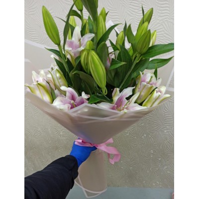 Фото отзыв: Большое спасибо. Доставили во-время прекрасный букет. Хорошая обратная связь. Приятные цены. 