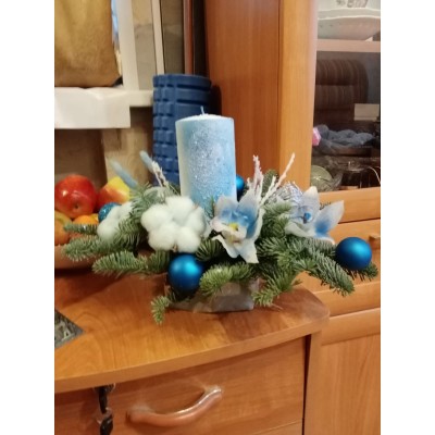 Фото отзыв: Ничего себе,  я в шоке: 30 декабря, в разгар пробок и во время всяческих авралов, через пол часа после заказа уже прислали фото готовых букетов. Через два часа после этого букеты для наших бабуль были уже в Королеве. Вау. Молодцы. Качество исполнения понравилось.