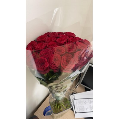 Фото отзыв: Розы шикарные! Доставлены в срок! Спасибо Вам большое!!!