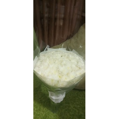 Фото отзыв: Букет шикарный, огромный ни смотря на то ,что всего 21 хризантема. Это всë за счëт их пышности . Доставка моментальная. Я очень довольна цветами 