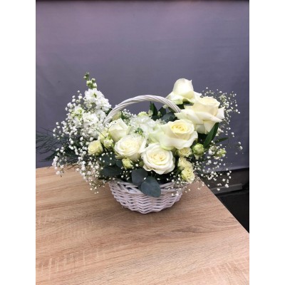 Фото отзыв: Заказывали букеты для учителей. Усе очень понравилось! Цветочки все свежие, один к одному. За день до отправки менеджер ( к сожалению, не знаю имени)  прислала фото букетов. Очень ответственная девушка, всегда да на связи, отвечала на все вопросы оперативно и терпеливо. Букеты нужны были к определенному времени и я переживала , чтобы они были доставлены вовремя. Как оказалось, зря переживала )) Еще раз огромное спасибо спасибо за оперативную доставку и шикарные цветы! Всех благ и процветания вам!