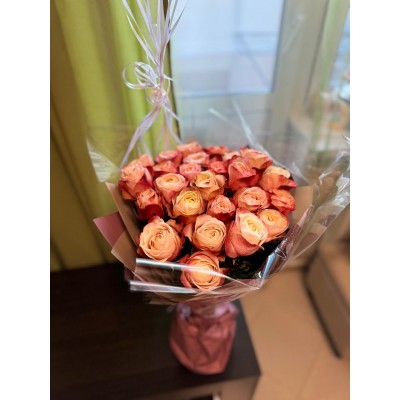 Фото отзыв: Заказал супруге на день рождения букет и шарики . Доставили вовремя , цветы свежие . Все хорошо упаковано , вежливый курьер . Заказываю в этом магазине не первый раз , сервисом доволен . Перед доставкой присылают ссылку на фото с букетом . Спасибо за ваши услуги ! Всем СОВЕТУЮ !!!