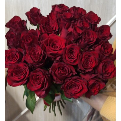 Фото отзыв: Спасибо огромное за вашу работу! Ваши розы простояли месяц! Перед приездом прислали фото букета, курьер привёз букет вовремя. Все на высшем уровне