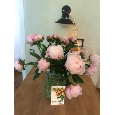 Фото отзыв: Букет доставлен во время! Пионы великолепны ! Спасибо большое ! Буду заказывать   у вас  Ещё ! И  буду рекомендовать друзьям ! 