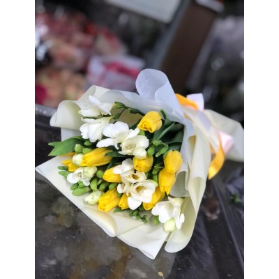 Фото отзыв: Бесконечно благодарна всему вашему коллективу -менеджерам,флористам,курьерам --за отзывчивость, душевный,творческий подход к клиентам. Заказываю не в первый раз--всегда свежие,красивые,прекрасно оформленные букеты! Спасибо!