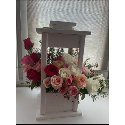 Фото отзыв: Спасибо большое за прекрасный букет! Выбирала букет для дочери, хотелось чего-то необычного. Просмотрела много сайтов, в итоге выбор пал на этот магазин и я не прогадала! Свежие цветы, отличная работа флориста, четкая и недорогая доставка с возможностью выбора времени, адекватные цены на букеты, удобный сайт. Ну просто придраться не к чему!!!! Дочка была в восторге!!! Буду обращаться теперь только к вам! Спасибо еще раз! 